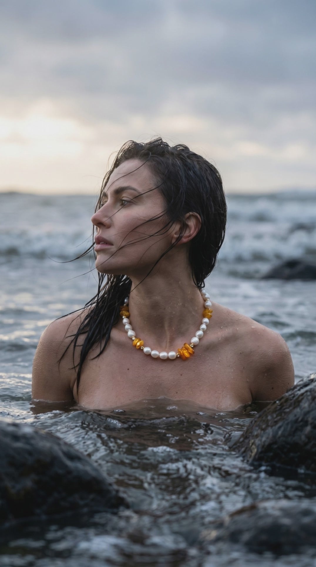 Choker pearl and amber